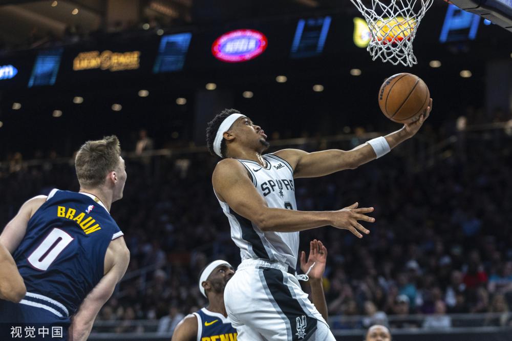 强与年轻球 强与年轻球