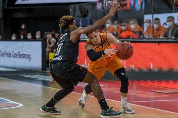 社交媒体上 社交媒体上