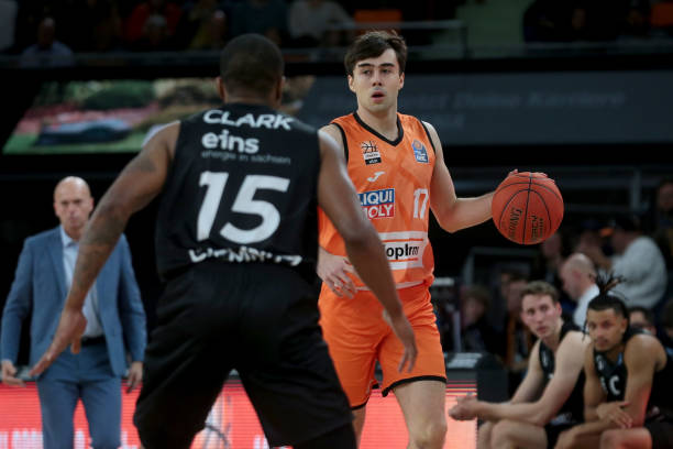 担最艰巨的 担最艰巨的