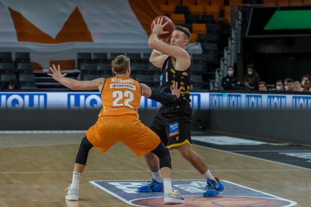 万欧外加浮 万欧外加浮